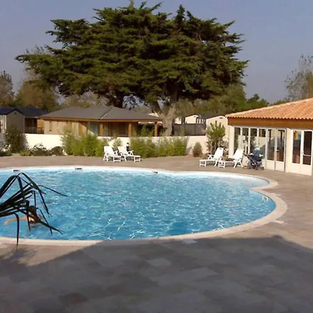 Village De La Mer, Piscine Et Chalet